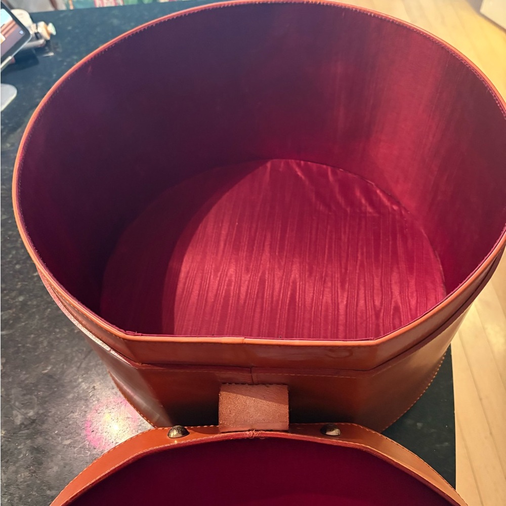 COGNAC LEATHER ROUNDED STORAGE CONTAINER - Picture 3 of 12